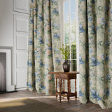Curtain in a printed linen fabric with bouquets of roses in green and blues.