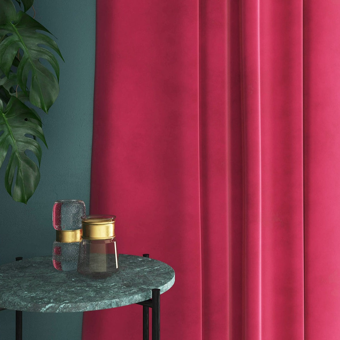 Velvet curtain in pink